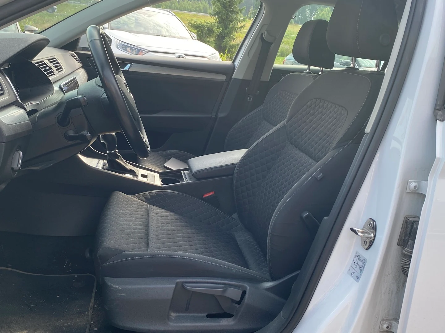 Car Image - 2It9zYIbAXGN6xDKnRlxF0