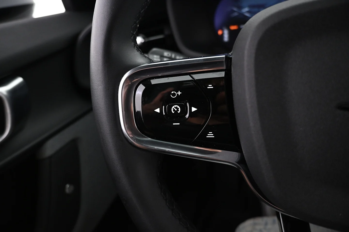 Car Image - 7Du7NinErQ8QlnoaKYQlPZ