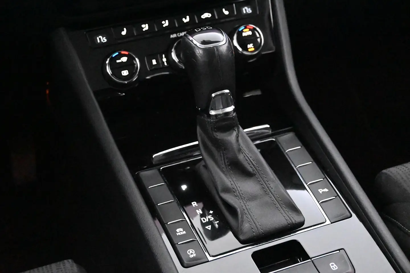 Car Image - 3pMDtqbL1vTjAJqYE414xb