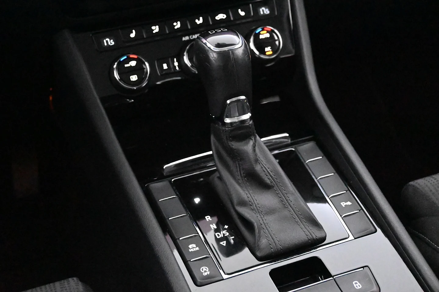 Car Image - 3pMDtqbL1vTjAJqYE414xb