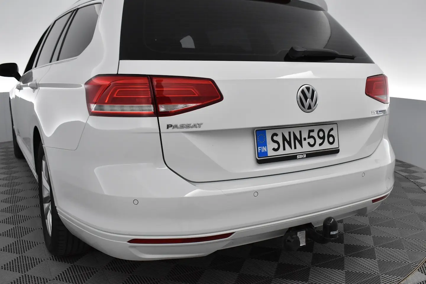 Car Image - xeNeqONuDRp5BkaNrEHwR