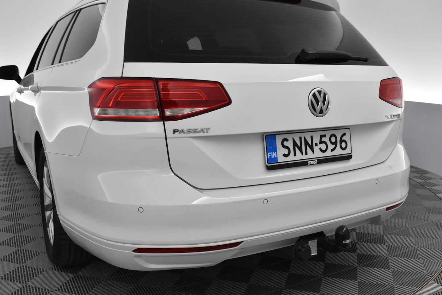 Car Image - xeNeqONuDRp5BkaNrEHwR