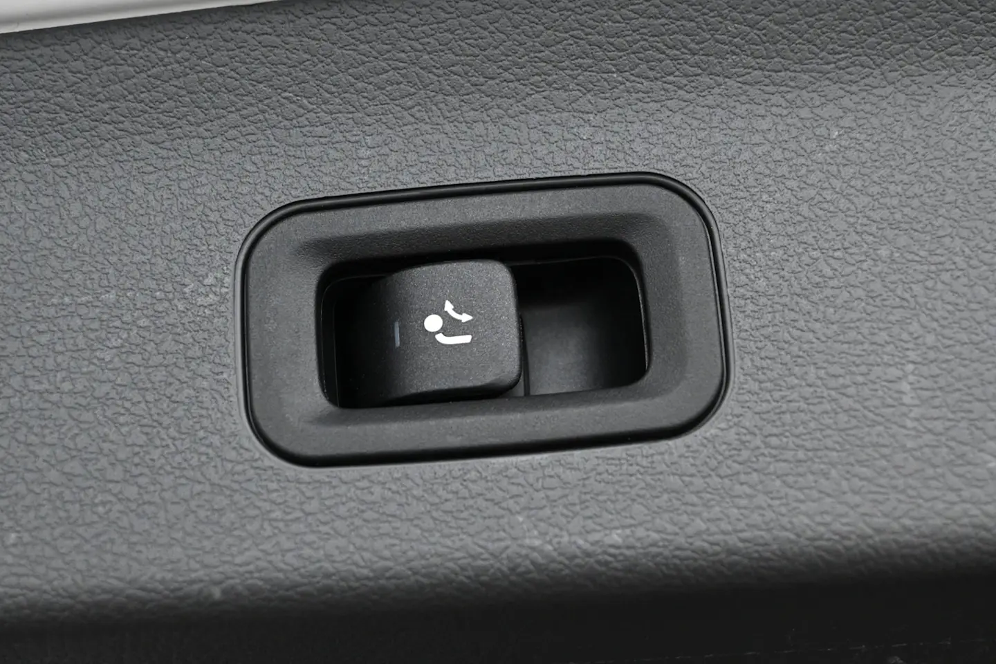 Car Image - 2Ii9moRLNbPzv5dqIkkX6B