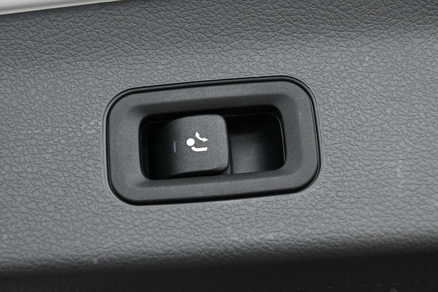 Car Image - 2Ii9moRLNbPzv5dqIkkX6B
