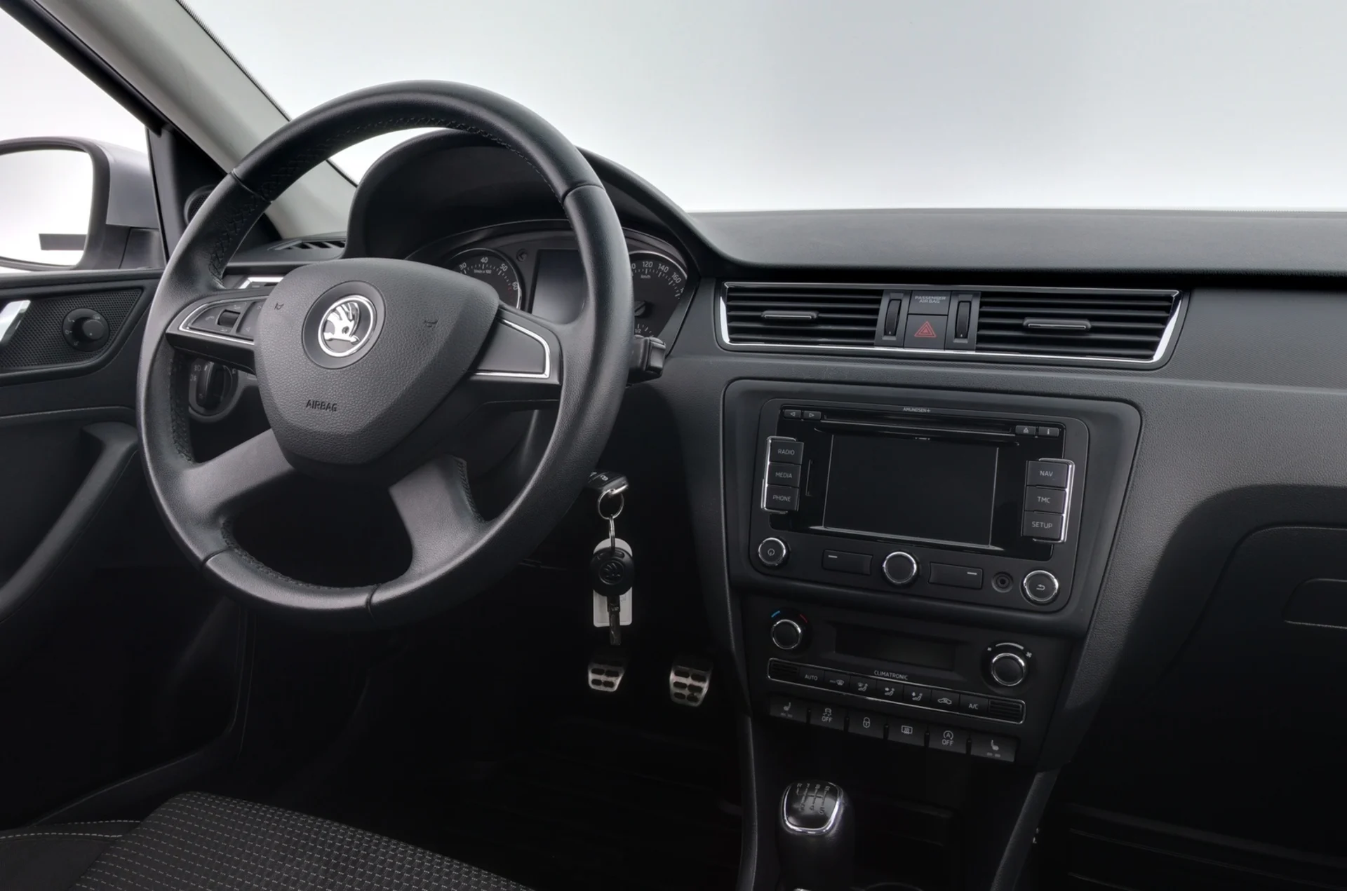 Car Image - 5EMzZKUvPq3ujDHLALi6Lx