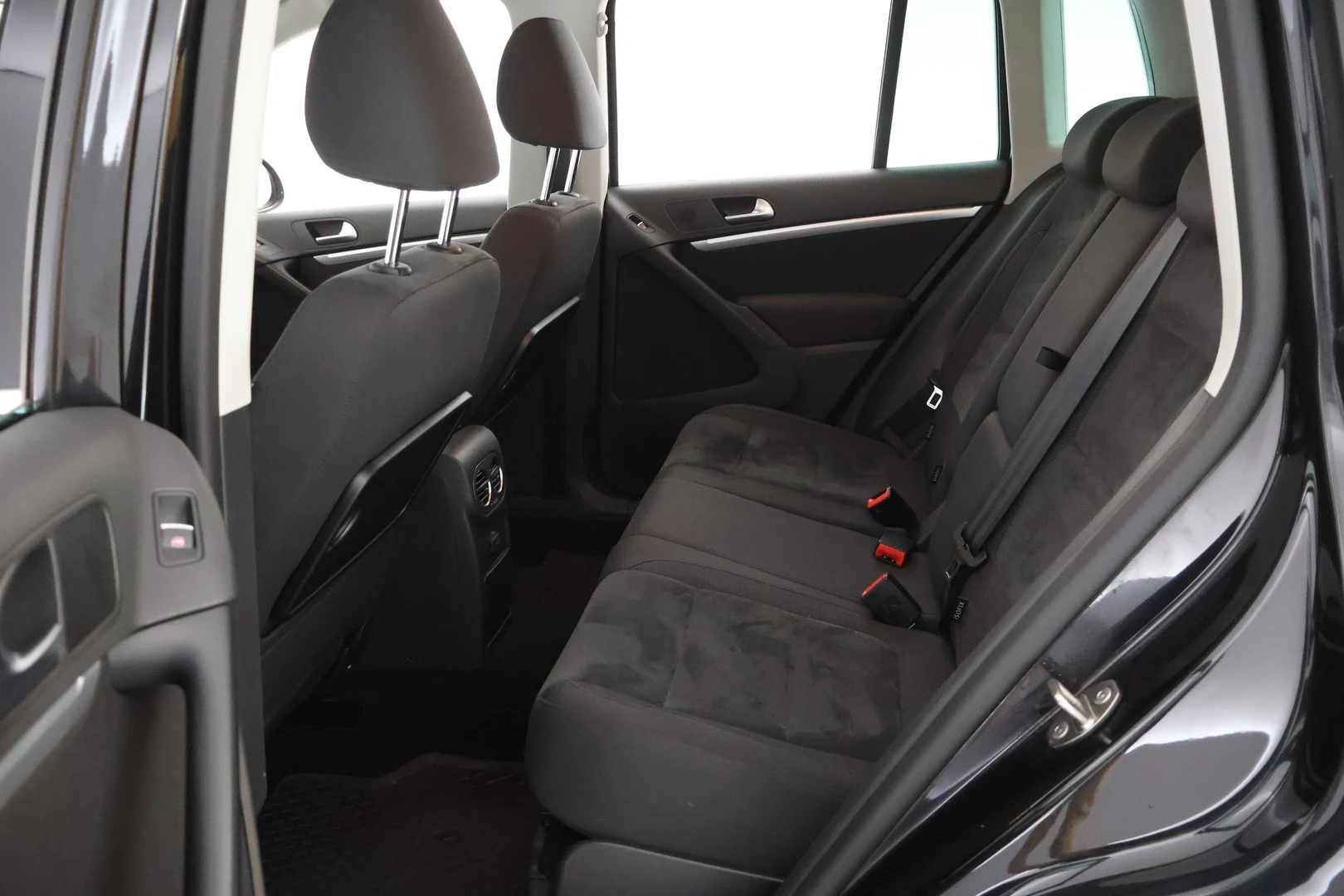 Car Image - 6Dc3yXpnKiczRelKrzDsdI