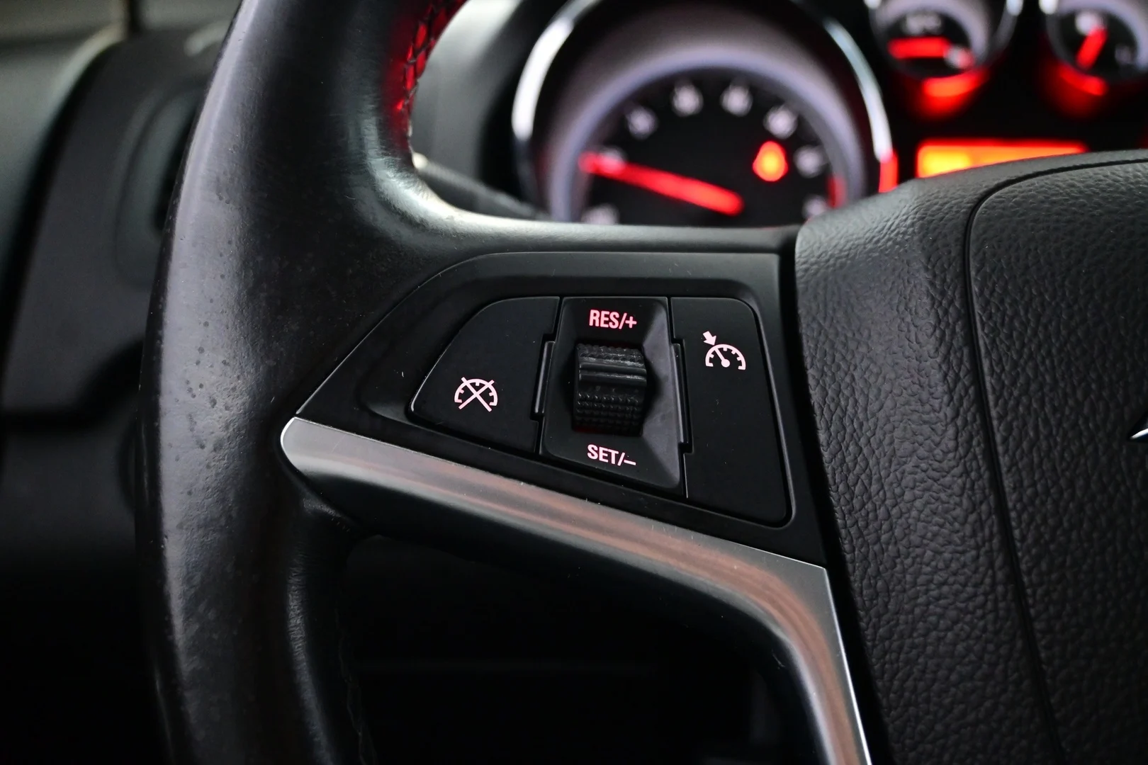 Car Image - Jcrq6svcUz1SGIeiML4j2