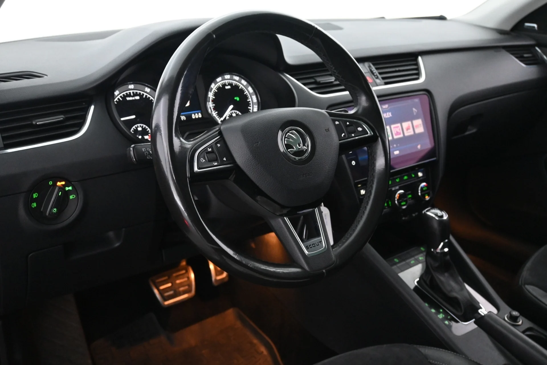 Car Image - 552fj31BgkCTAnbAlvfQiH