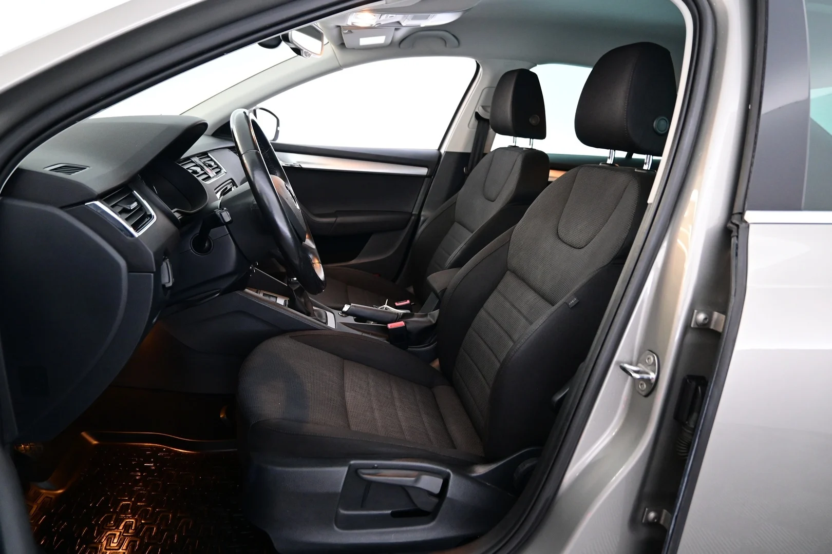 Car Image - 6UPrrMEDO2NUh5CdW8kSpl