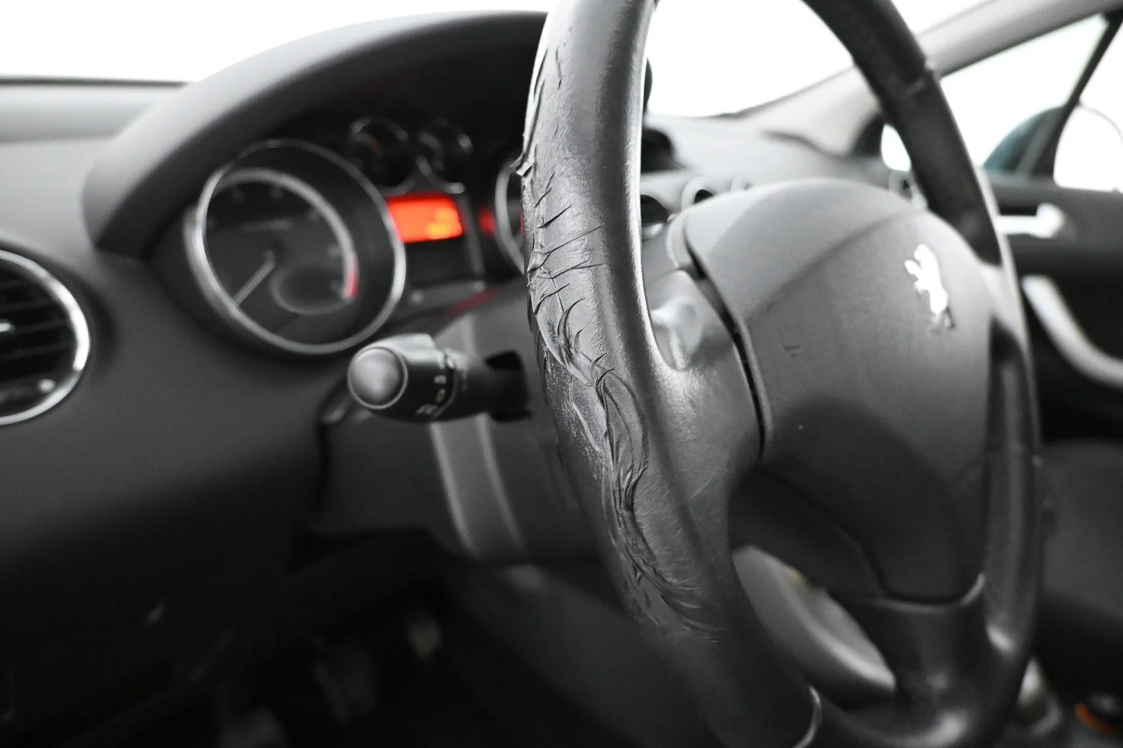 Car Image - UAWamKTKQ601PIKZQXagt