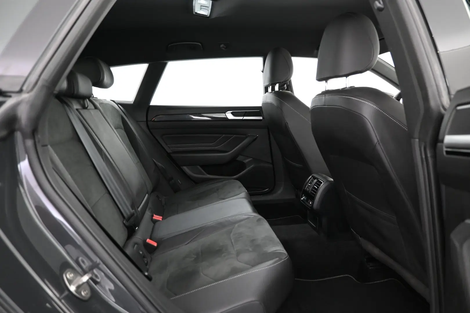 Car Image - 2ebI7q2bHhjJwl9mH4B3oq