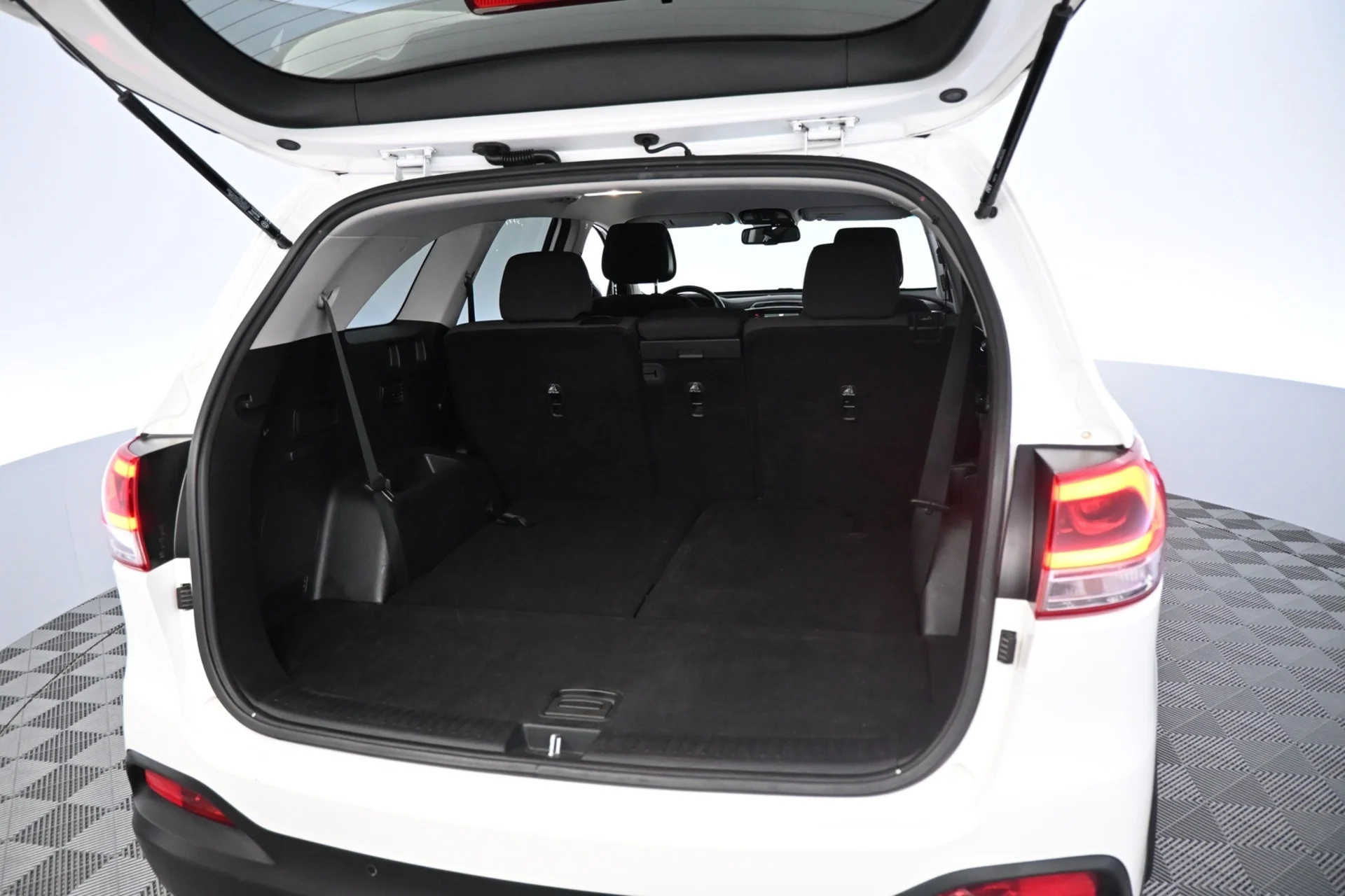 Car Image - 3KkaZBZzUOE5TNKBiYcR2u