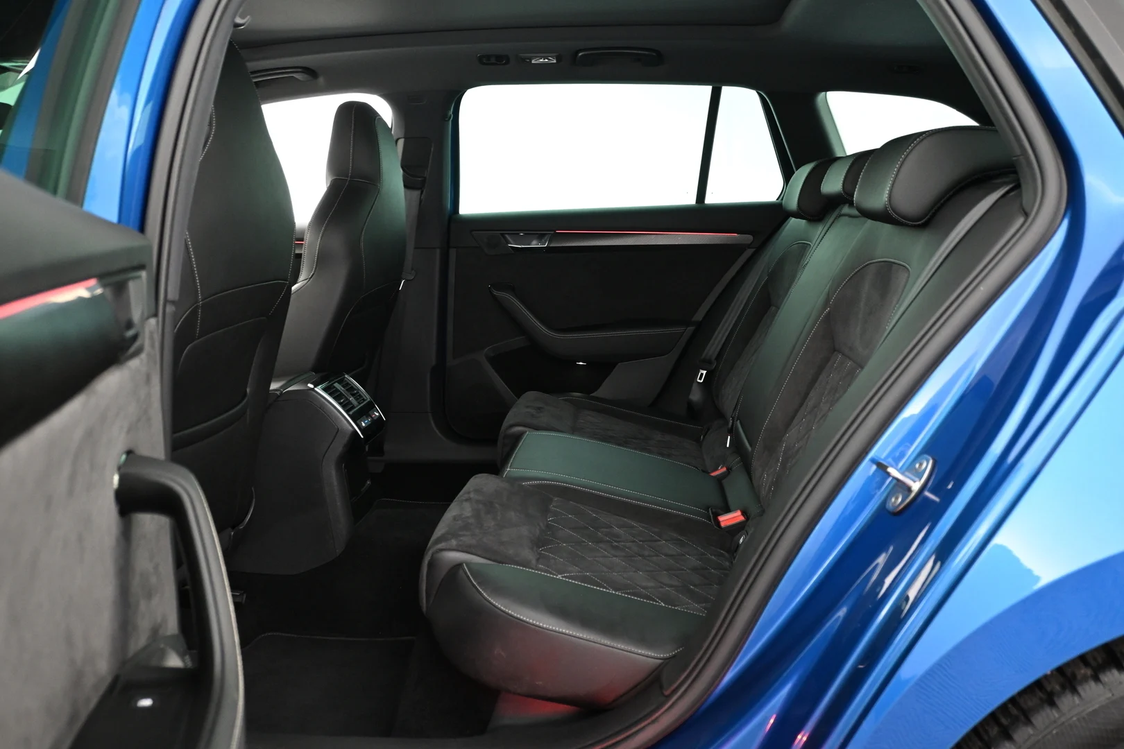 Car Image - 2SWNjKUkrSPWZoLmkWq3ke