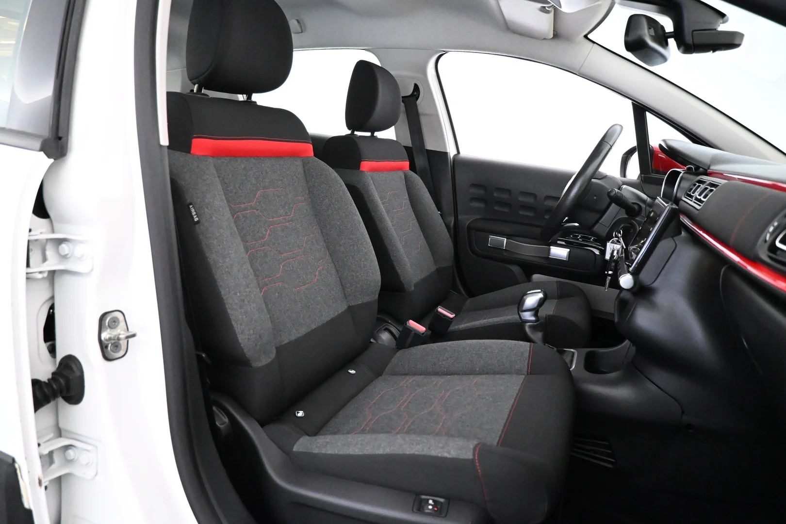 Car Image - 7Hcai6b9uJDjUB7kSF4R9h