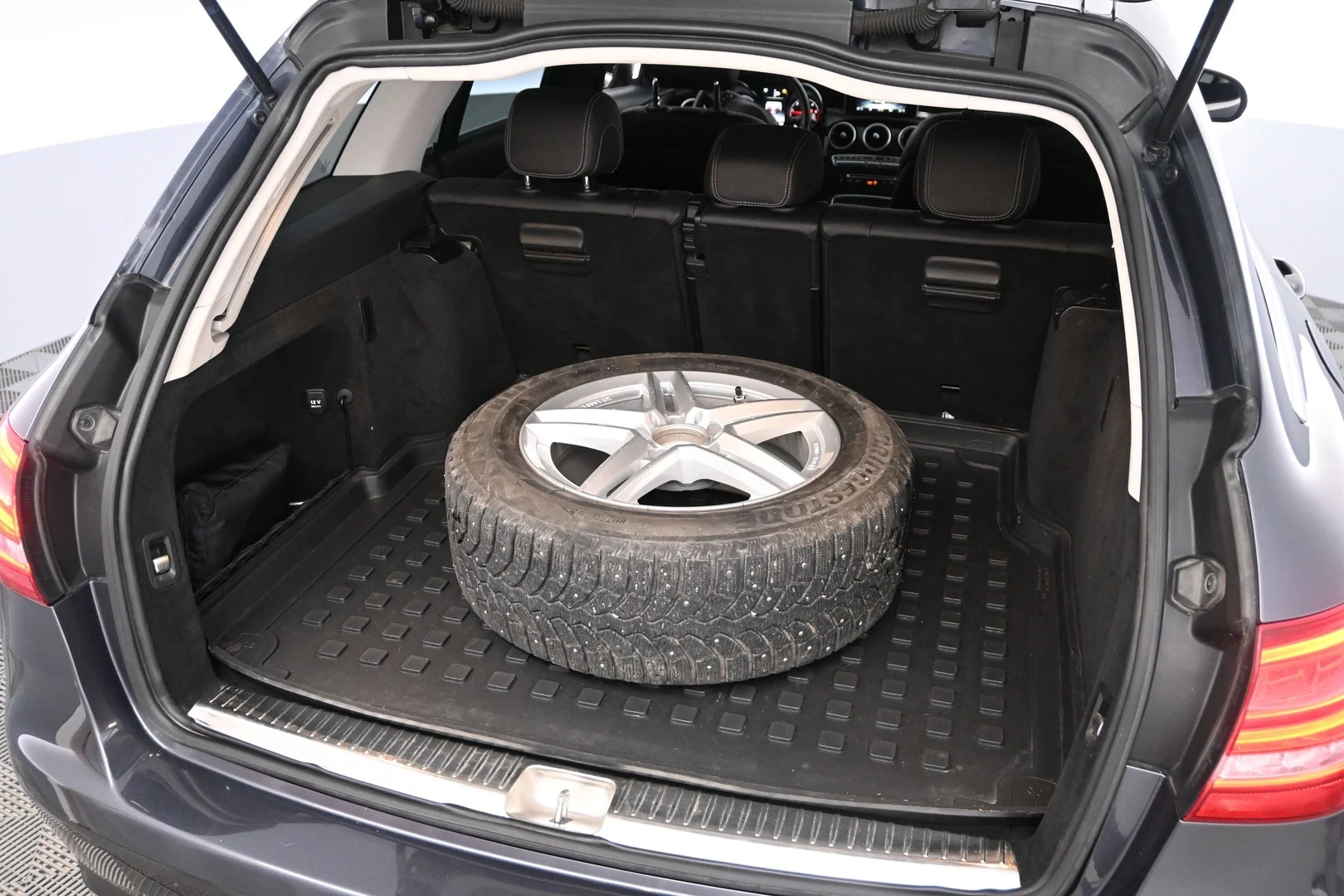 Car Image - 3YDHc3kHwiG6V901HksTxu