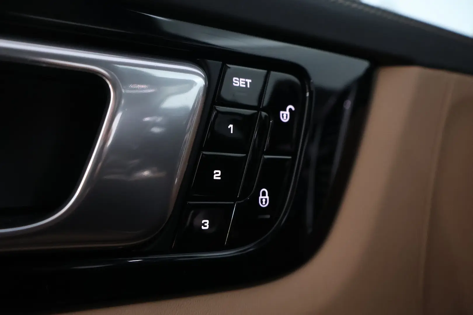 Car Image - 6D9zV74kpHLkJALF5dBby6