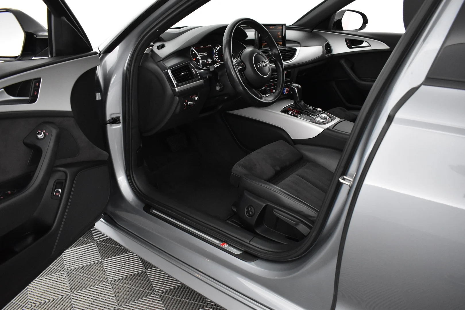 Car Image - 4kBumoMXvPpxLyhN7wTDbZ