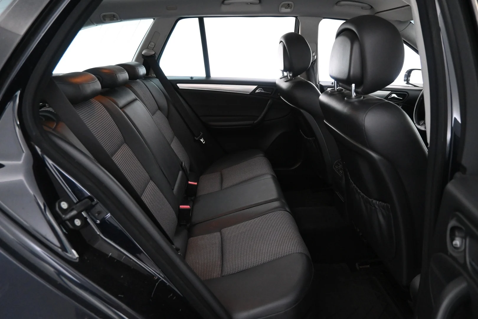 Car Image - 6t9wU8VhHvX8XAzQ8oSyHj