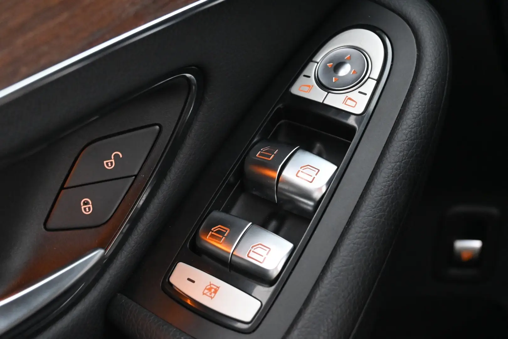 Car Image - 6dVAVa2QdXAyjtUO5Q7m2l