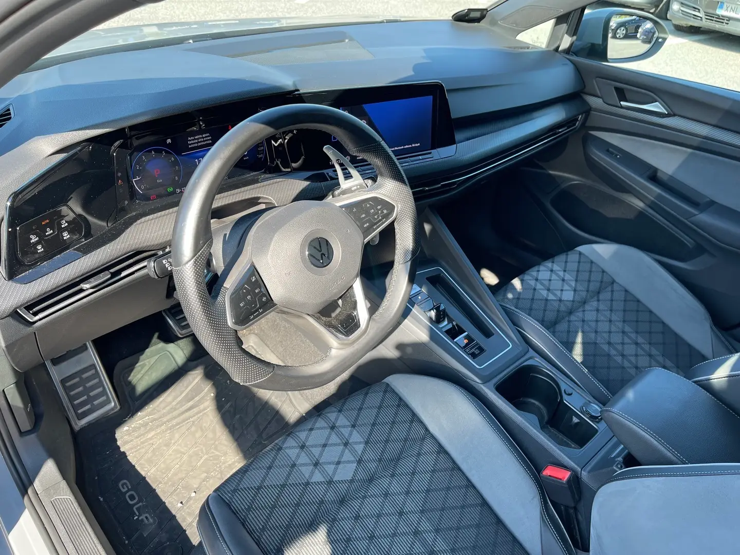 Car Image - Vqq2jIEHEFEEZIMRLcYbS