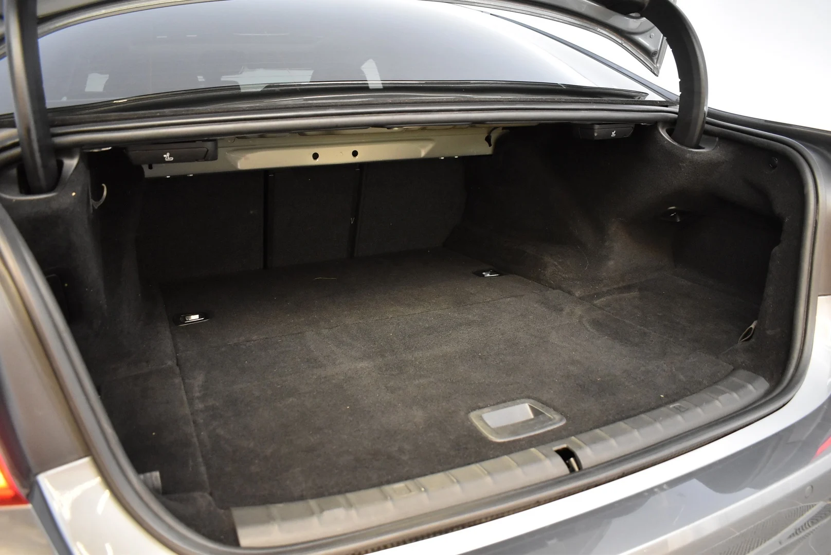 Car Image - 10x7DI300gjr3XC7yxPZQn