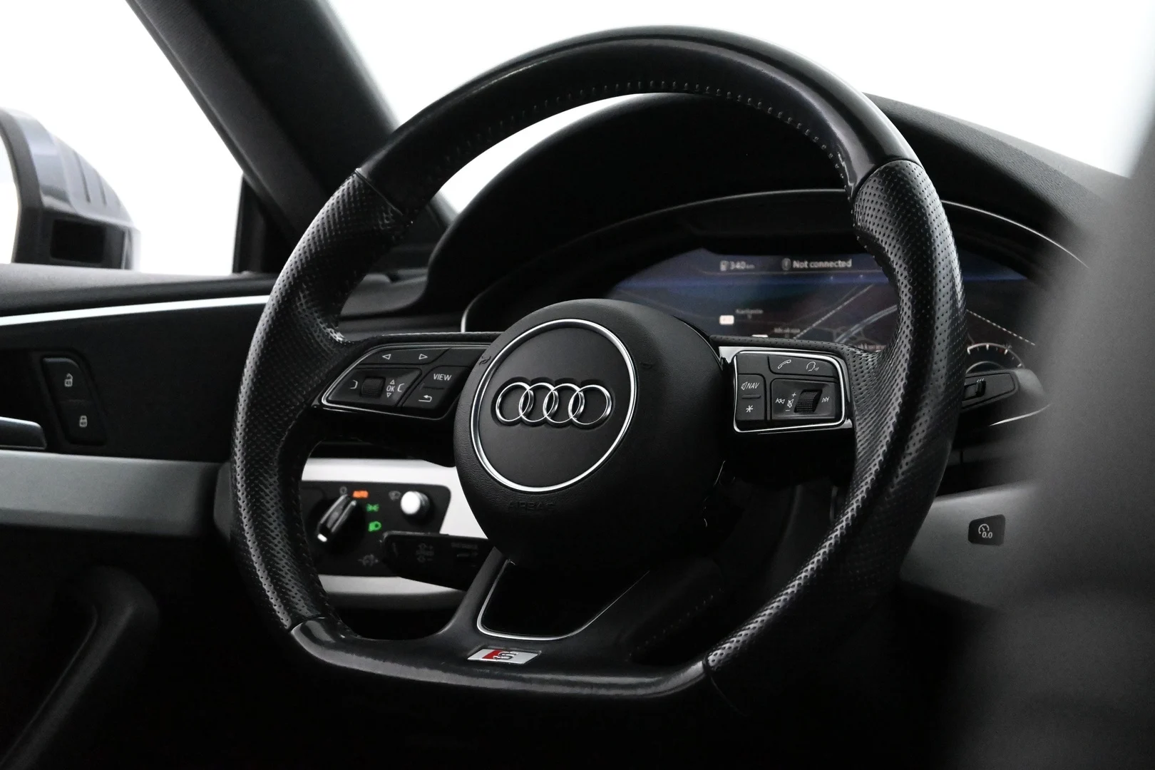 Car Image - GvgKoGZDOpqJlsBxwUZDl