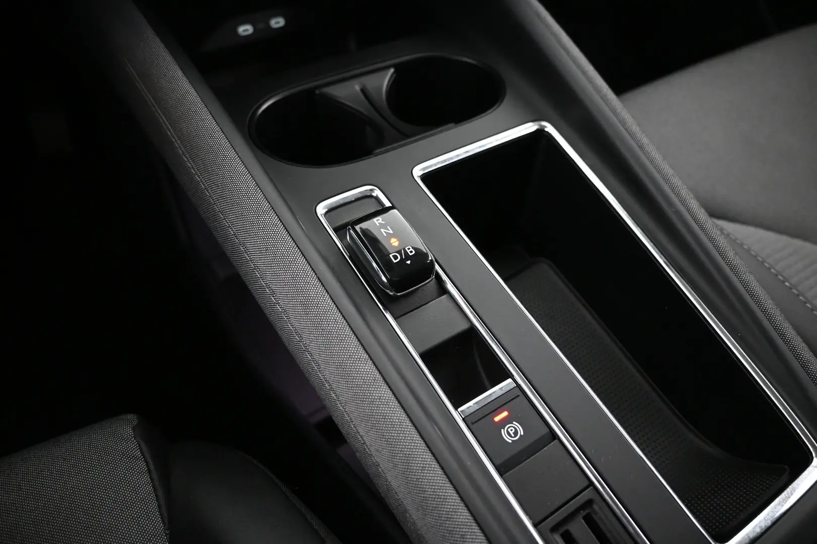 Car Image - Sx5FfyAITcq6GHgIKhwgO