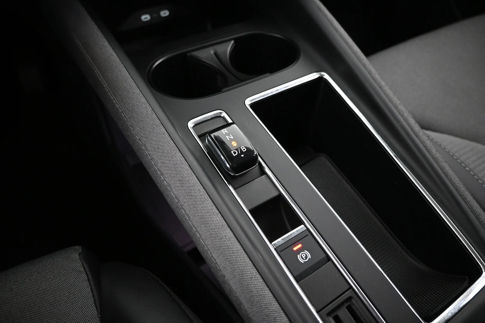 Car Image - Sx5FfyAITcq6GHgIKhwgO
