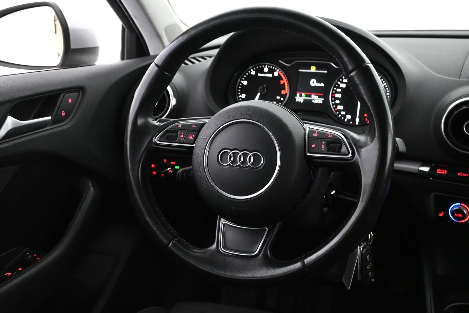 Car Image - 4U4EQKwDX3VPUfxxL0tqkM
