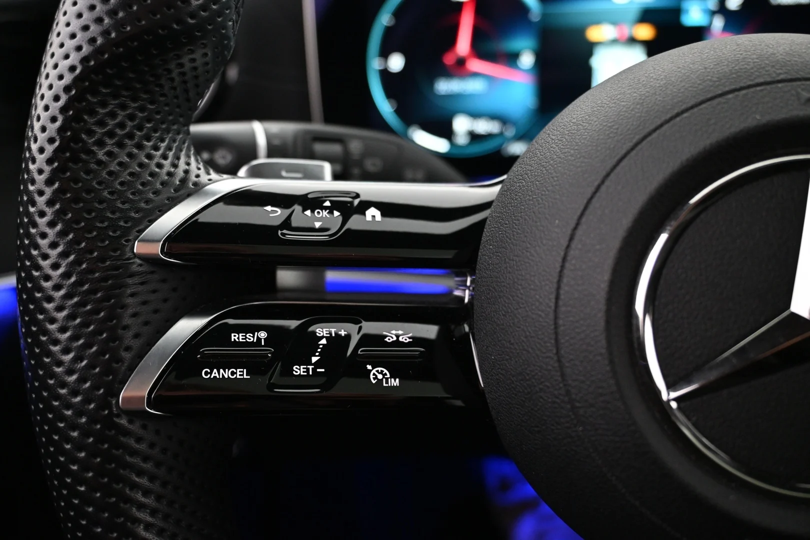 Car Image - WJuxjk9xFdKLqnzcll9p6