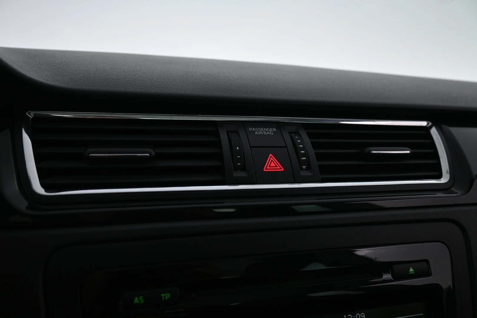 Car Image - 2onbHT1wZtXXSZwPR4e7js
