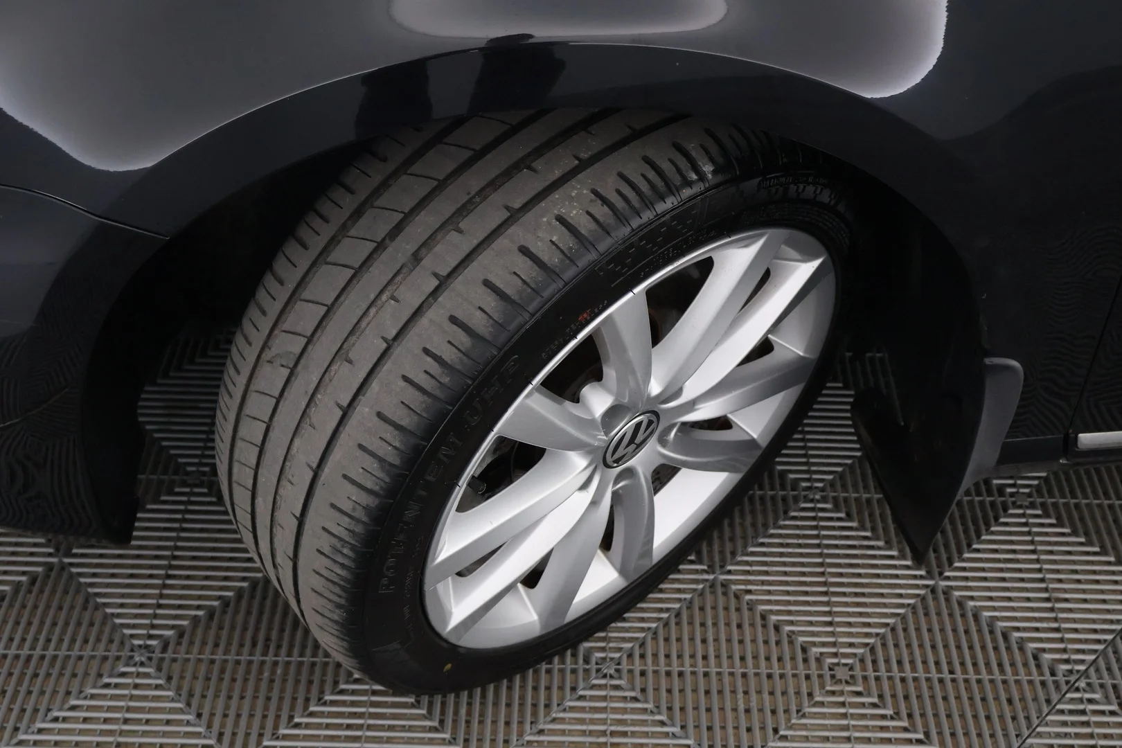 Car Image - 3NnKYC4DM78dYbcJEPJLlU