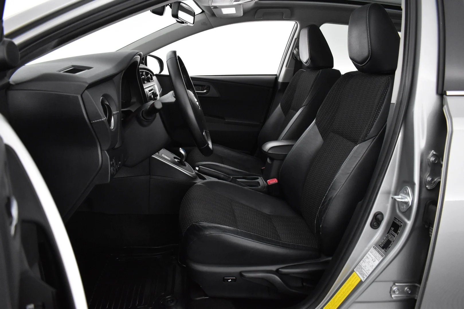 Car Image - 5xqhFfPCgERroUhwdKmFej