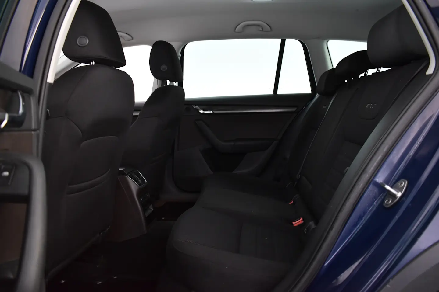 Car Image - 1nAtLMHwYULuf4UWOlViTM