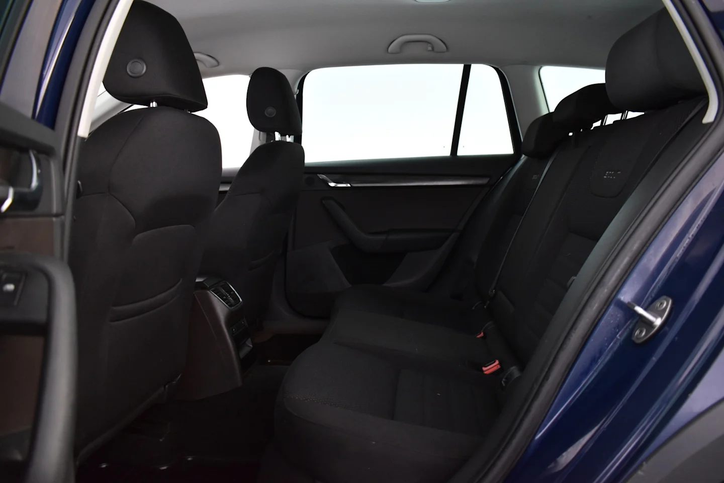 Car Image - 1nAtLMHwYULuf4UWOlViTM
