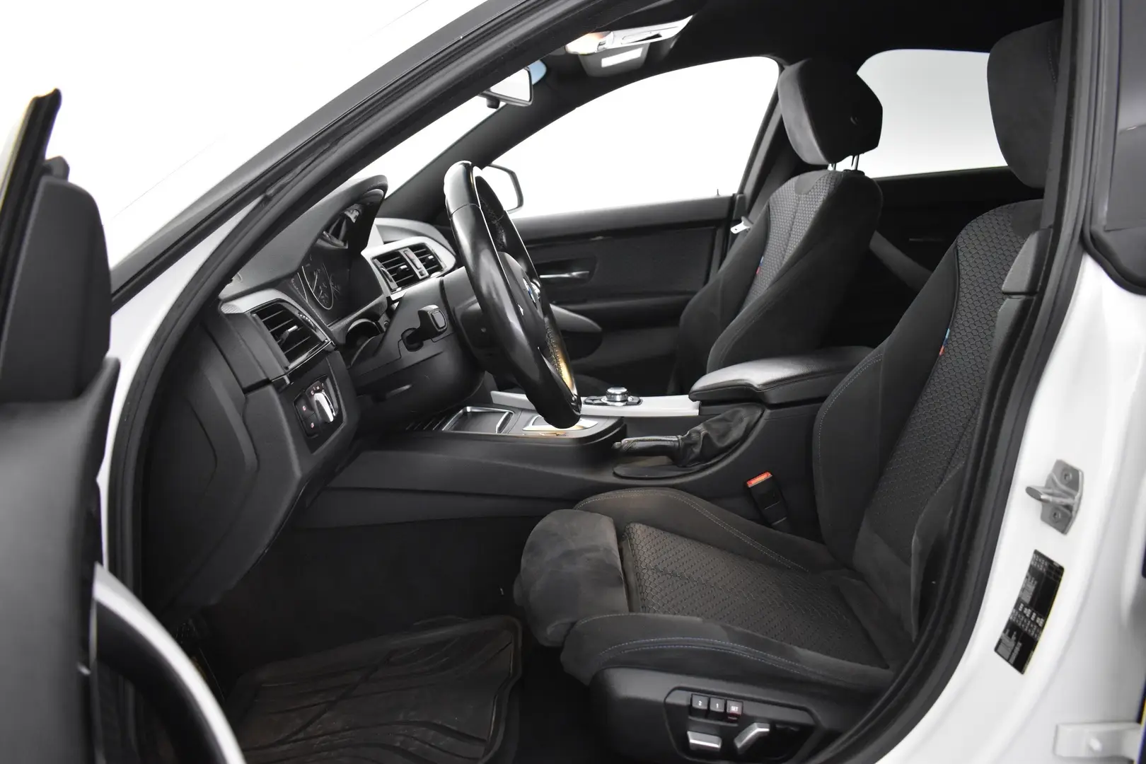 Car Image - 1w45P9nCzzWFbqU0jhRWT6