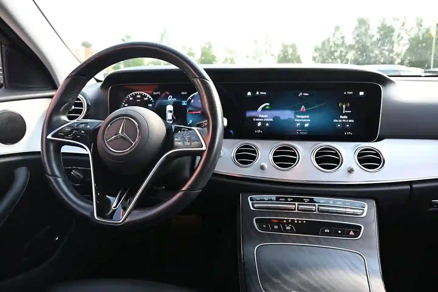 Car Image - qBbLFdbz9InBszjdJl3Ja
