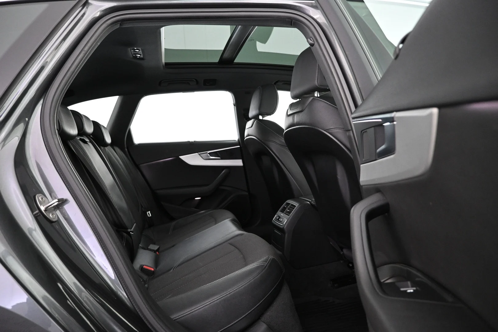 Car Image - 72StOPJf03eadYFa2x61jJ