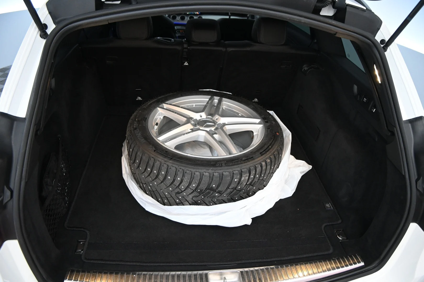 Car Image - 1zwmZhcmL3TILbGUDpH6yO
