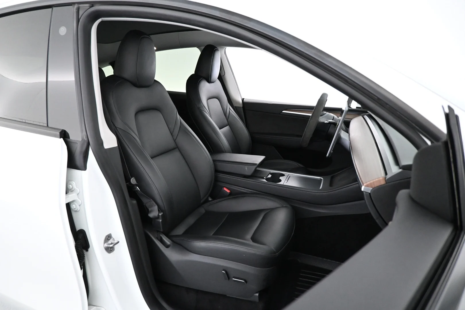 Car Image - 5wMQvMc60y3vtZZdrCBm33