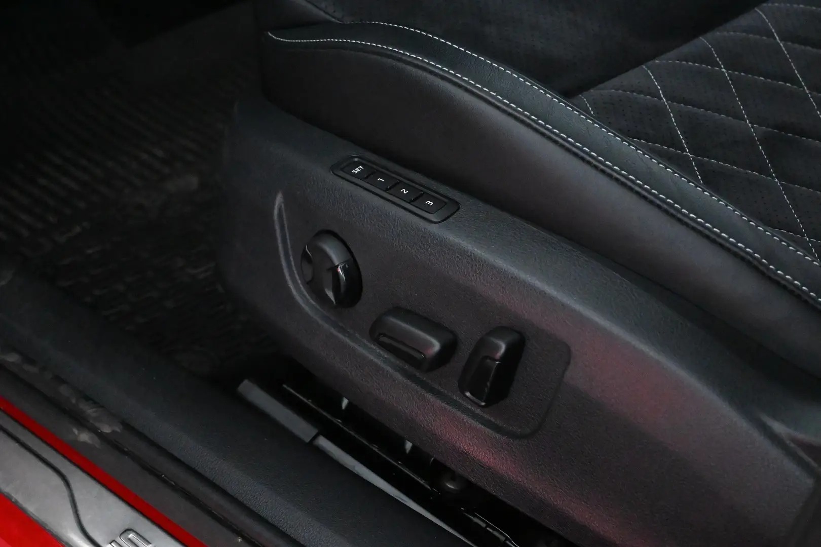 Car Image - 6VsNeLLzfiC2JWBE8ZBwHG