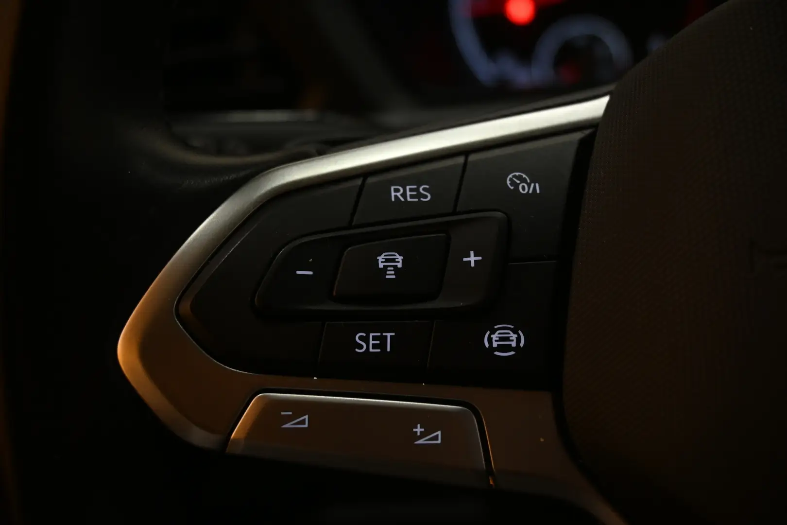 Car Image - 7hkx0H0P9CJYX2jg3IoiO1