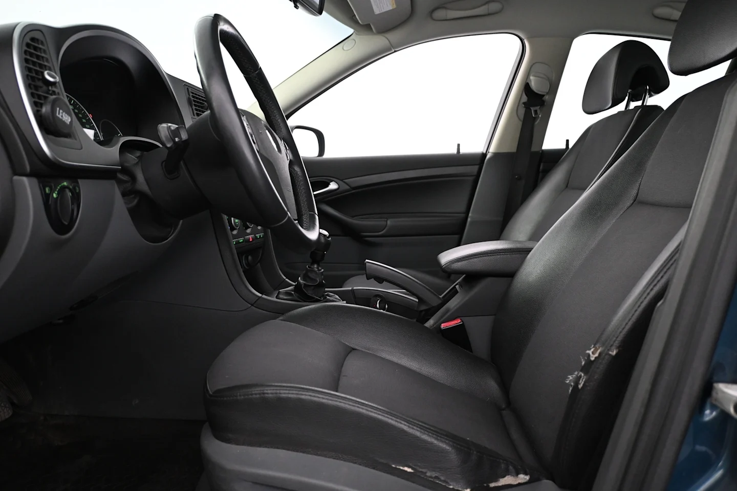Car Image - 6LLCEM5G2TE6vVsJ6w2TXM