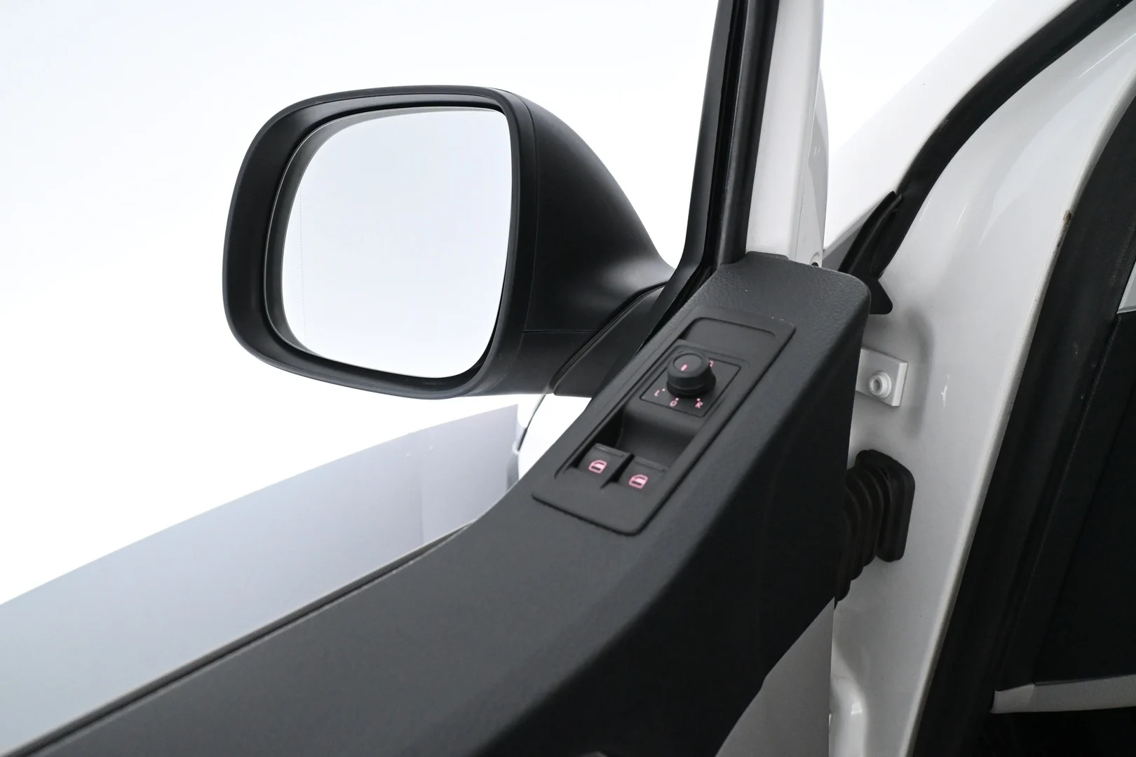 Car Image - 6ujXGNedO60OZsMQMhpd9P