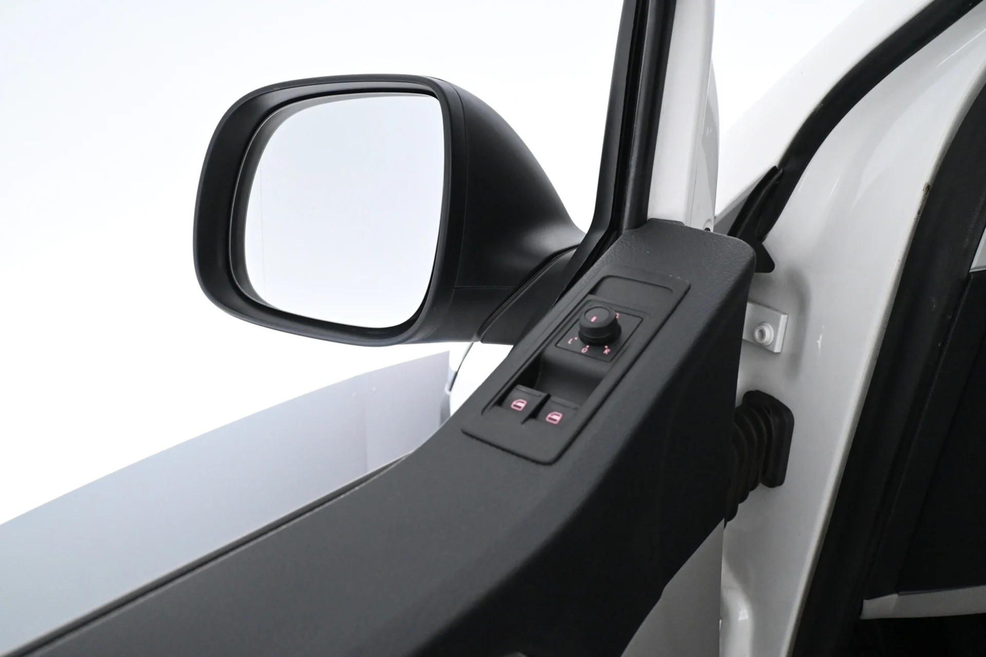 Car Image - 6ujXGNedO60OZsMQMhpd9P
