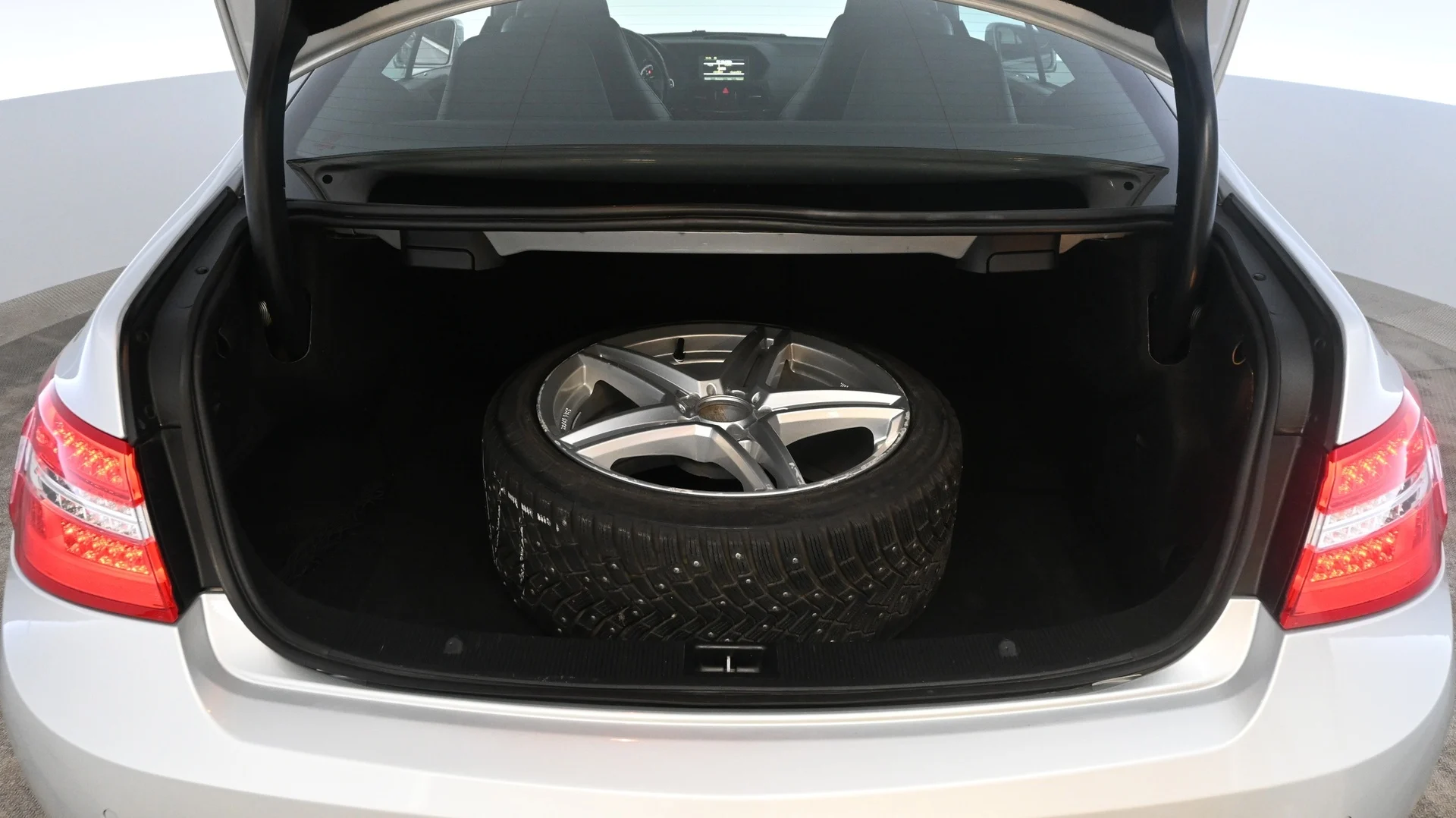Car Image - 68EwaUgHiJRpJqni3njX47