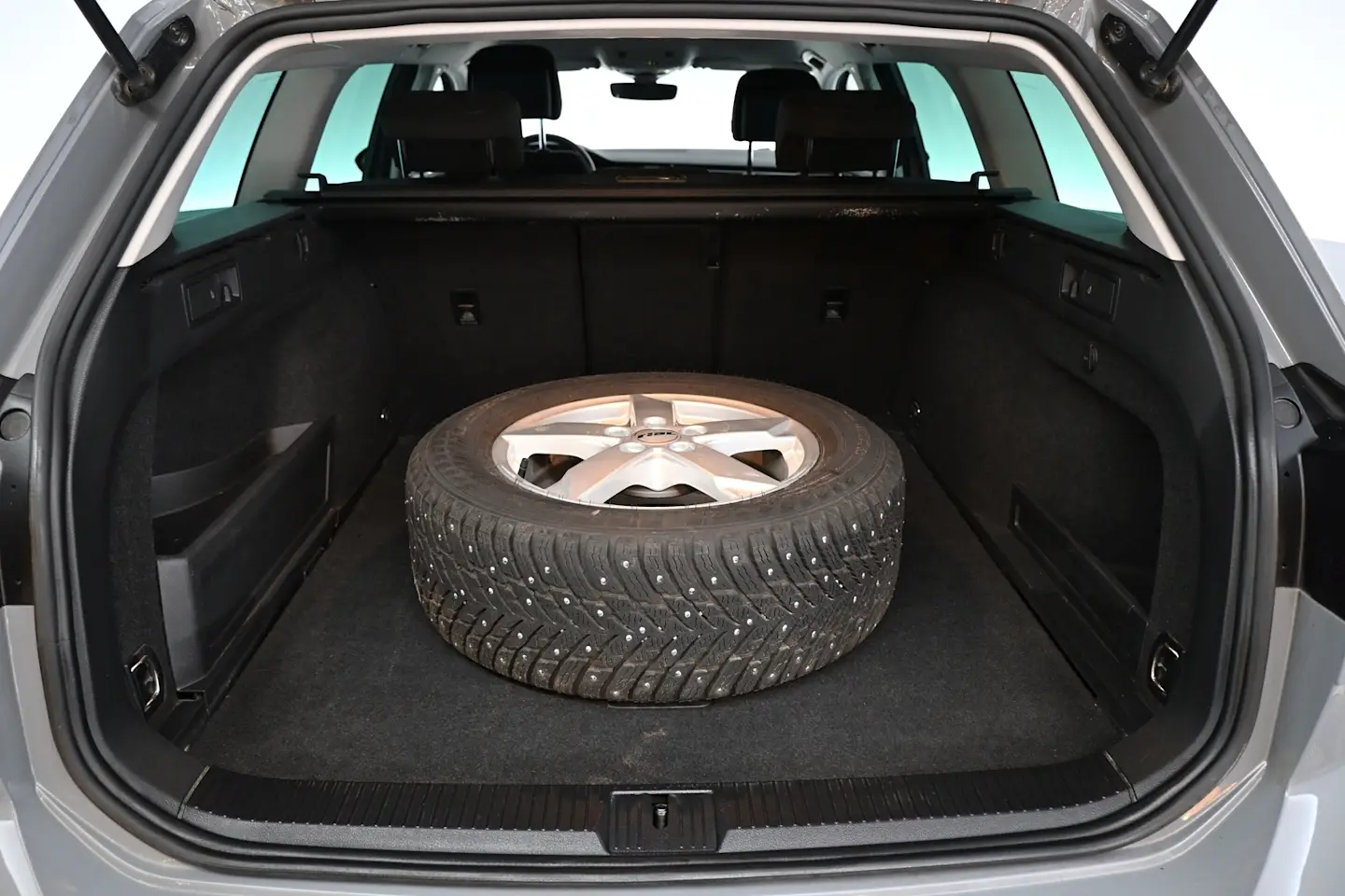 Car Image - 6u1r3AoxHiDXqxMUm8c8kT