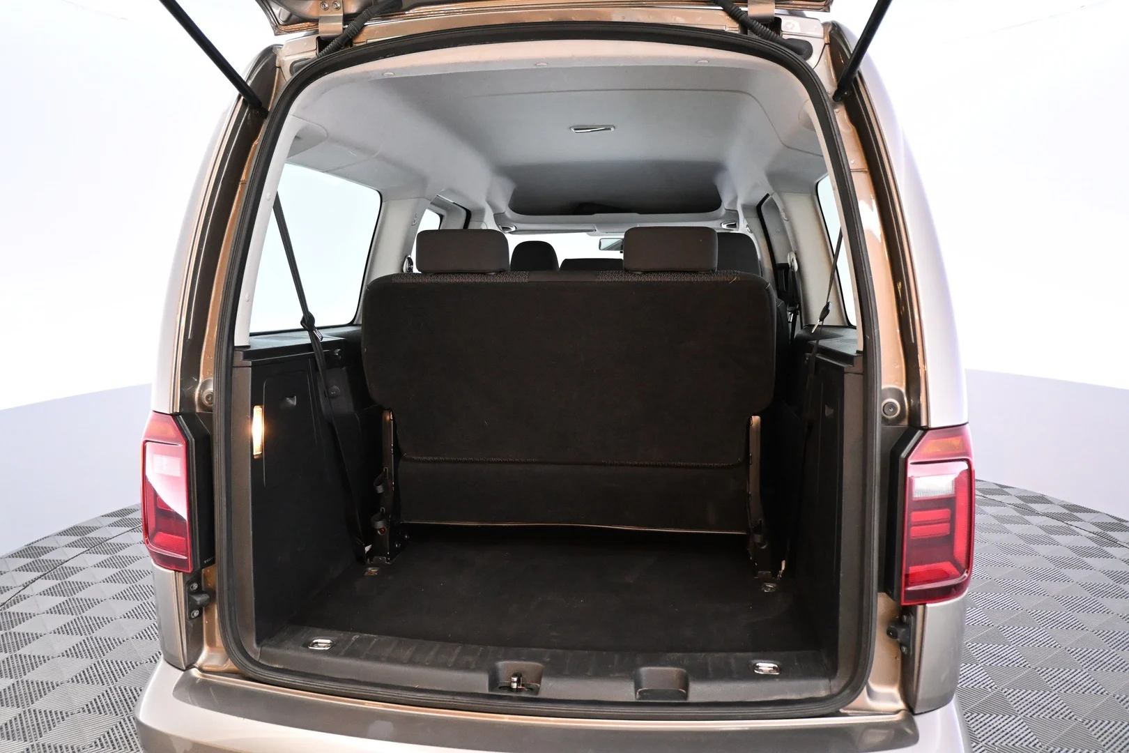 Car Image - 5Jojjq7v9nzpFpVR6bkNh4