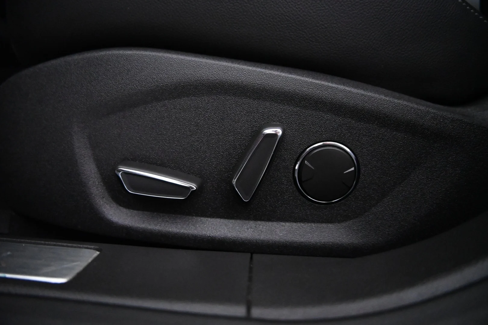 Car Image - 2alIRdt3M7TXHgfp0fVJek