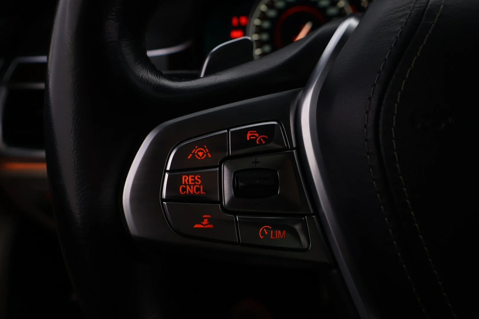 Car Image - 1AK7Oj9OhcQmiH9sbOrQW3
